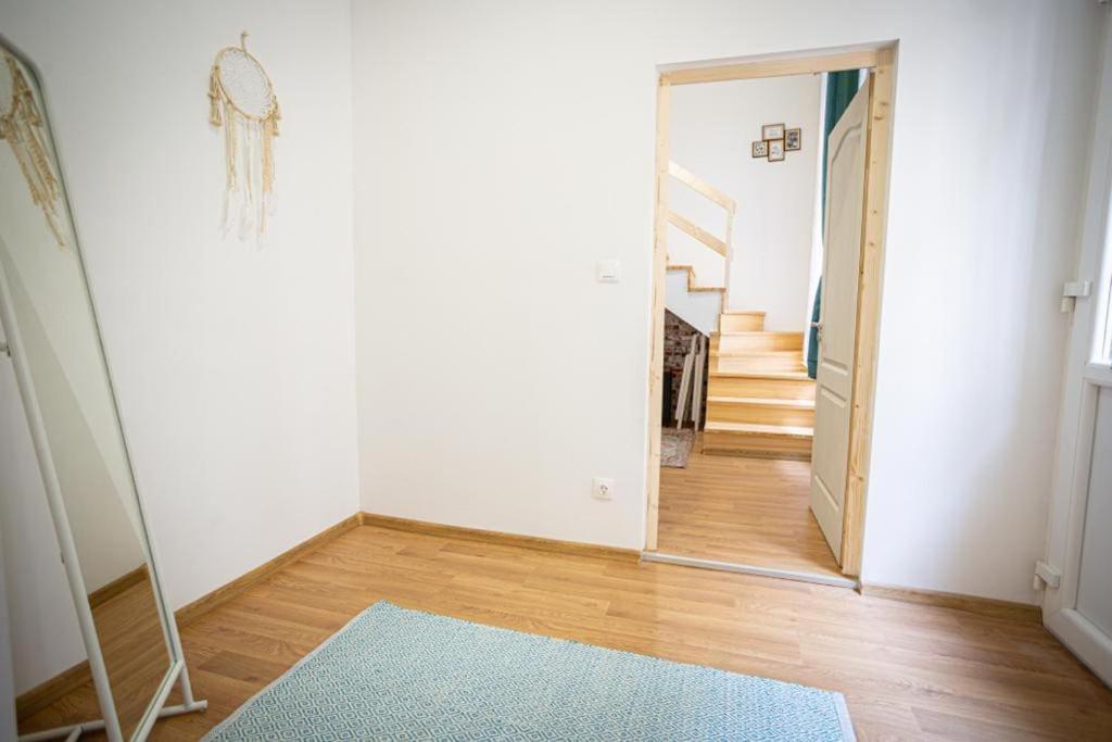 Boutique Apartment In Akacfa Street — Photos 2
